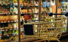 Кухарук поручил ликвидировать дефицит продуктов в магазинах Югры