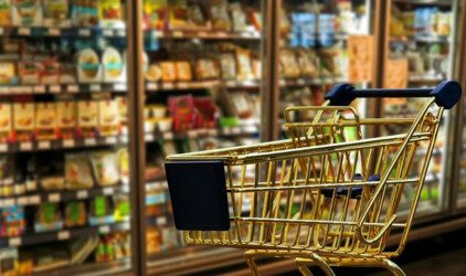 Кухарук поручил ликвидировать дефицит продуктов в магазинах Югры