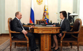 Глава Югры пообещала Путину открыть центр материнства в 2019 году