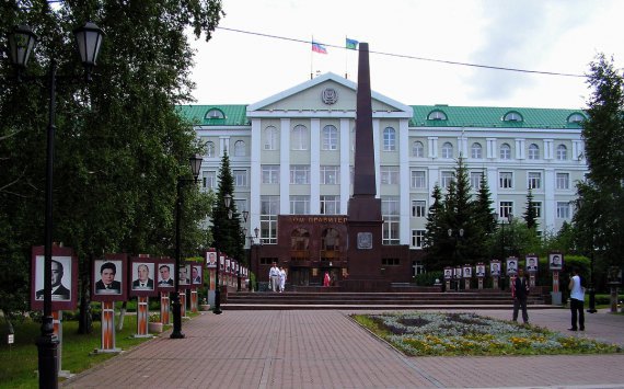 Правительство Югры выделило образовательным организациям 3 млн рублей